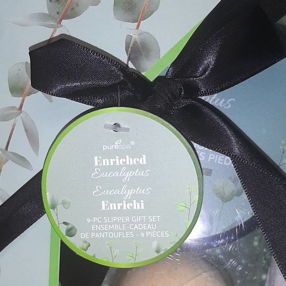 9-Piece Slipper Gift Set "Enriched Eucalyptus" NWT - Picture 2 of 8